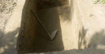 মাটি খুঁড়তে গিয়ে মিলল ২৭ বছরের অক্ষত মরদেহ