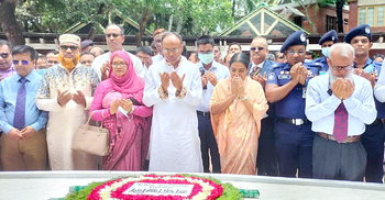 বঙ্গবন্ধুর সমাধিতে নতুন গভর্নর আবদুর রউফের শ্রদ্ধা