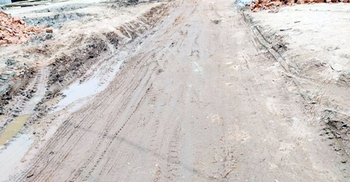 বেহাল দশায় ফরিদপুরের নৌবন্দর সড়ক