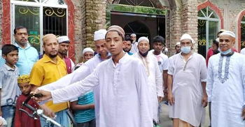 টানা ৪০ দিন নামাজ পড়ে সাইকেল পেলো কিশোর