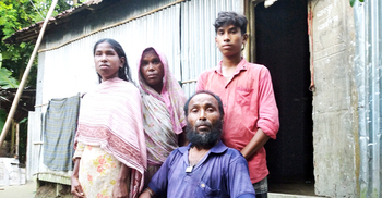 প্রতিবন্ধী মেয়ের ভিক্ষার টাকায় চলে ৫ সদস্যের পরিবার