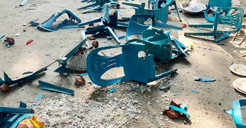 ভোট শুরুর আগেই মেম্বার প্রার্থীর বাড়িতে হামলা