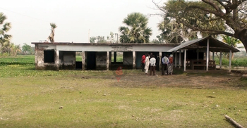 বছরের ৯ মাস পানিতে থাকে শ্রেণিকক্ষ-খেলার মাঠ