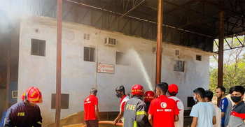 সীতাকুণ্ডে আগুন: ৮ ঘণ্টায়ও নিয়ন্ত্রণে আসেনি