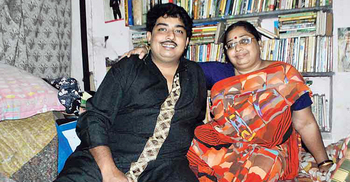 মায়ের জন্য সুপাত্র চান ছেলে