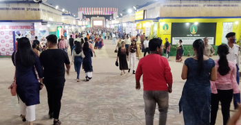 জামদানি শাড়ি কিনতে ত্রিপুরায় বাংলাদেশি স্টলে ভিড়