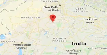 Bus crash kills 12 in western India
