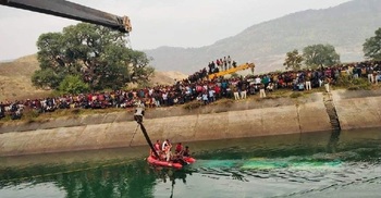 India canal bus plunge kills 40