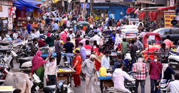 India extends record rise in COVID-19 cases