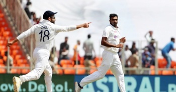 India crush England to reach final