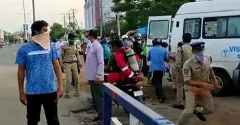 India gas leak: 8 dead, over 1000 fall sick
