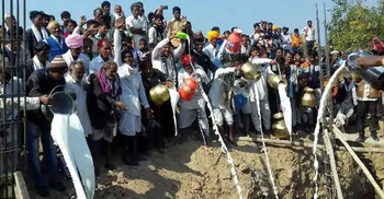 মন্দিরের ভিত্তিতে ঢালা হলো ১১ হাজার লিটার দুধ