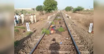 15 migrant workers run over by train in India