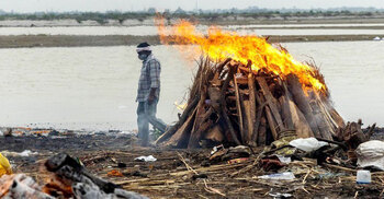 India Covid: 40 bodies wash up on banks of Ganges River