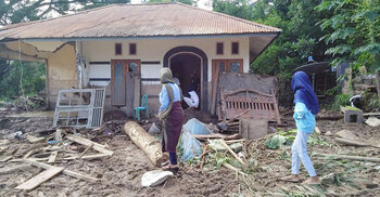 Indonesia landslides death toll rises to 119, dozens missing