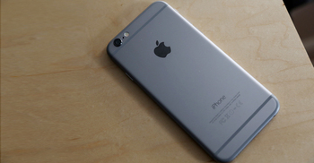 পুরনো আইফোন নিয়ে বিপদে অ্যাপল