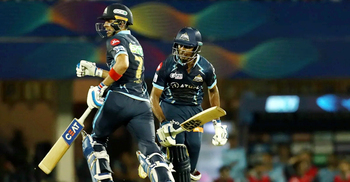 গুজরাটকে ব্যাটিংয়ে পাঠালো হায়দরাবাদ