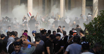 Clashes erupt after Iraqi Shiite cleric resigns, 15 killed