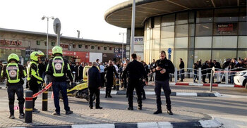 4 killed in shopping centre attack in Israel