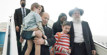 ইসরায়েলে পৌঁছালো ইউক্রেনের ৪০০ ইহুদি, স্বাগত জানালেন বেনেট