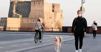 Italian daily coronavirus deaths jump 31% to 827