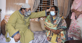 বাসায় গিয়ে মেয়র আইভীকে সমবেদনা জানালেন এমপি সেলিম ওসমান