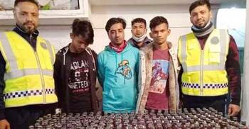 বেনাপোলে ফেনসিডিলসহ তিন মাদক পাচারকারী গ্রেফতার