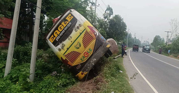 চলন্ত বাস ৩ ঘণ্টা কব্জায় রেখে ডাকাতি-সংঘবদ্ধ ধর্ষণ