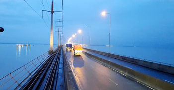 বঙ্গবন্ধু সেতুতে ট্রাক-কাভার্ডভ্যান সংঘর্ষ, চালক নিহত