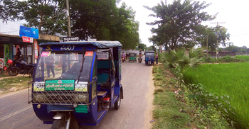 সড়ক মেরামত হলেও ভাড়া কমাননি পরিবহনচালকরা
