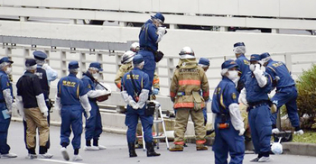 আবের অন্ত্যেষ্টিক্রিয়ার প্রতিবাদে গায়ে আগুন দিলেন এক ব্যক্তি