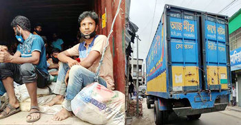 খাবার না পেয়ে কাভার্ডভ্যানে বাড়ি ফিরছিল ৩৮ ভাটা শ্রমিক