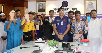 আগস্টে হারানো ৪০ মোবাইল উদ্ধার, খুশি মালিকরা