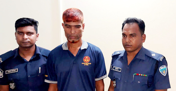 মোবাইলে পরীক্ষার্থীকে উত্তর পাঠিয়ে কারাগারে পিয়ন