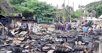 মাঝরাতে অগ্নিকাণ্ড, যশোরে পুড়লো ৮ কুটির শিল্পকারখানা
