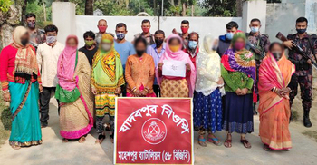 চোরাপথে প্রবেশের সময় ঝিনাইদহ সীমান্তে আটক ১৭