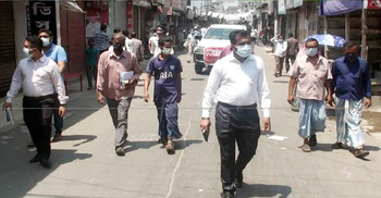 নির্দেশনা না মানায় ঝালকাঠিতে ৪৩ হাজার টাকা জরিমানা