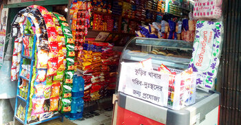 ঝুড়িতে রয়েছে খাবার, নিতে পারবেন দুস্থরা