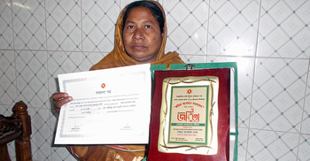 মুষ্টি চাল দিয়ে শুরু, মনোয়ারাসহ স্বনির্ভর শতাধিক নারী