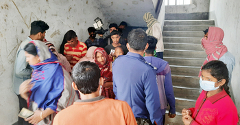 ঝিনাইদহে আবারও স্কুলের সিঁড়িতে অর্ধগলিত মরদেহ