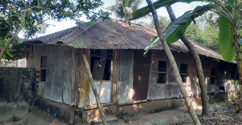 ঝিনাইদহে বঙ্গবন্ধুর স্মৃতি বিজড়িত বাড়ি সংস্কারের অভাবে জীর্ণদশা