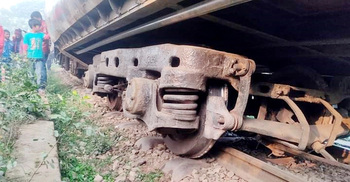 সাড়ে ৬ ঘণ্টা পর খুলনা রুটে ট্রেন চলাচল স্বাভাবিক