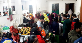 গায়ে আগুন দেয়া স্বামীকে জড়িয়ে ধরলেন স্ত্রী