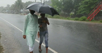 ঝিনাইদহে তীব্র তাপপ্রবাহের পর স্বস্তির বৃষ্টি