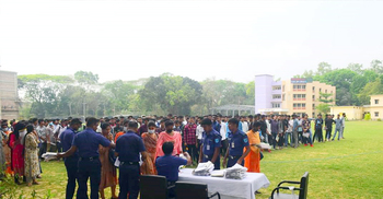 ১২০ টাকায় পুলিশে চাকরি