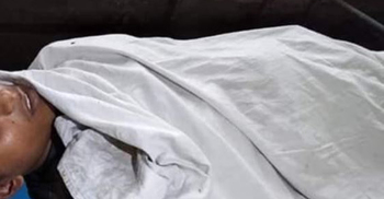 ছাত্রলীগ সভাপতির সামনেই যুবকের পেটে ছুরি ঢুকিয়ে দিল কর্মীরা