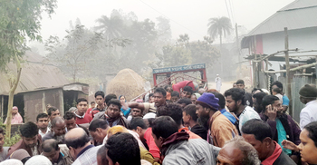 ভটভটি উল্টে প্রাণ গেলো চালকের