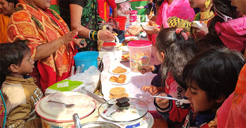 পিঠা উৎসবে উচ্ছ্বসিত বিদ্যালয়ের শিশু শিক্ষার্থীরা