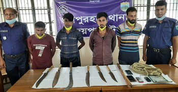 জয়পুরহাটে দেশীয় অস্ত্রসহ ৪ ডাকাত গ্রেফতার