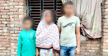 গৃহবধূর বাড়ি দখলচেষ্টার অভিযোগ দাদন ব্যবসায়ীর বিরুদ্ধে